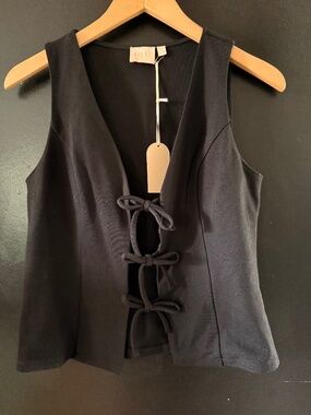 GLG Good Luck Gem Black Tie Front Sleeveless Top Size Large NWT